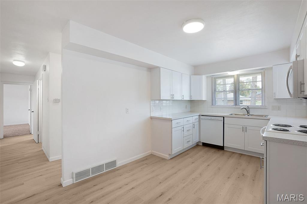 316 Harding Avenue Maryland Heights, MO 63043 - Photo 7 of 25