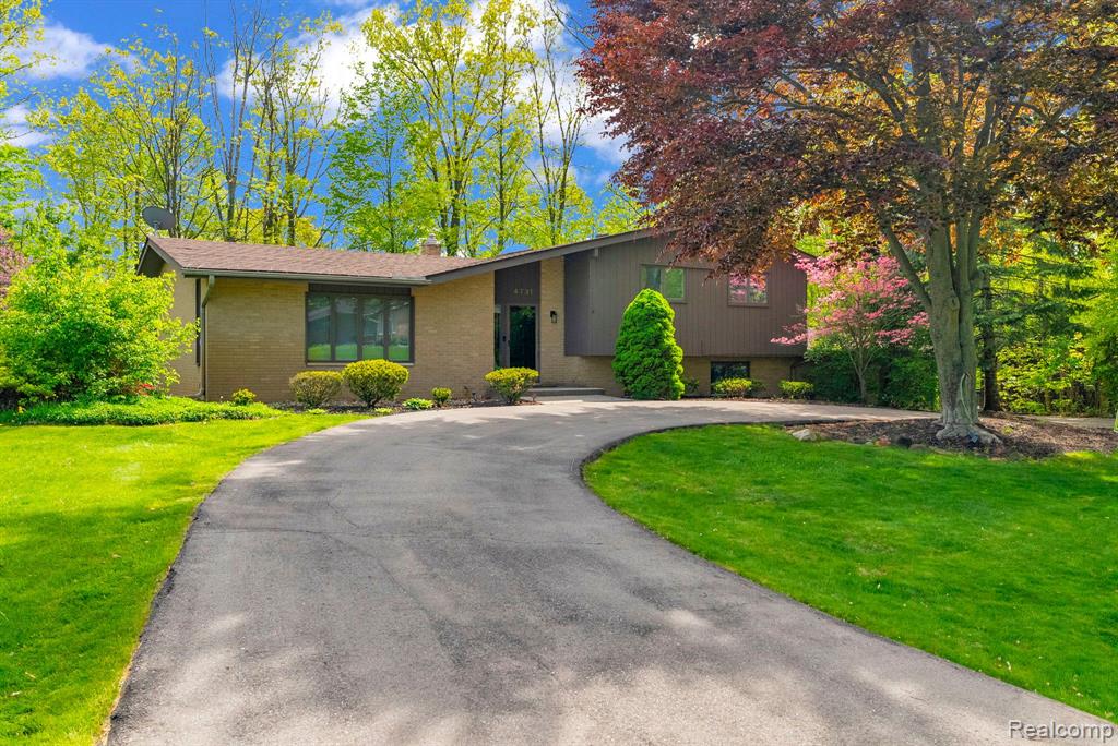 4731 Patrick Road West Bloomfield, MI 48322 - Photo 2 of 40 Gallery Image 2