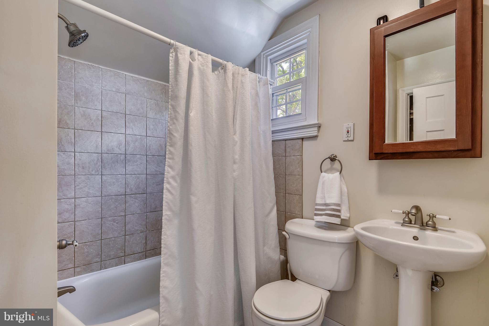 305 Weatherbee Road Baltimore, MD 21286 - Photo 14 of 20 Bath
