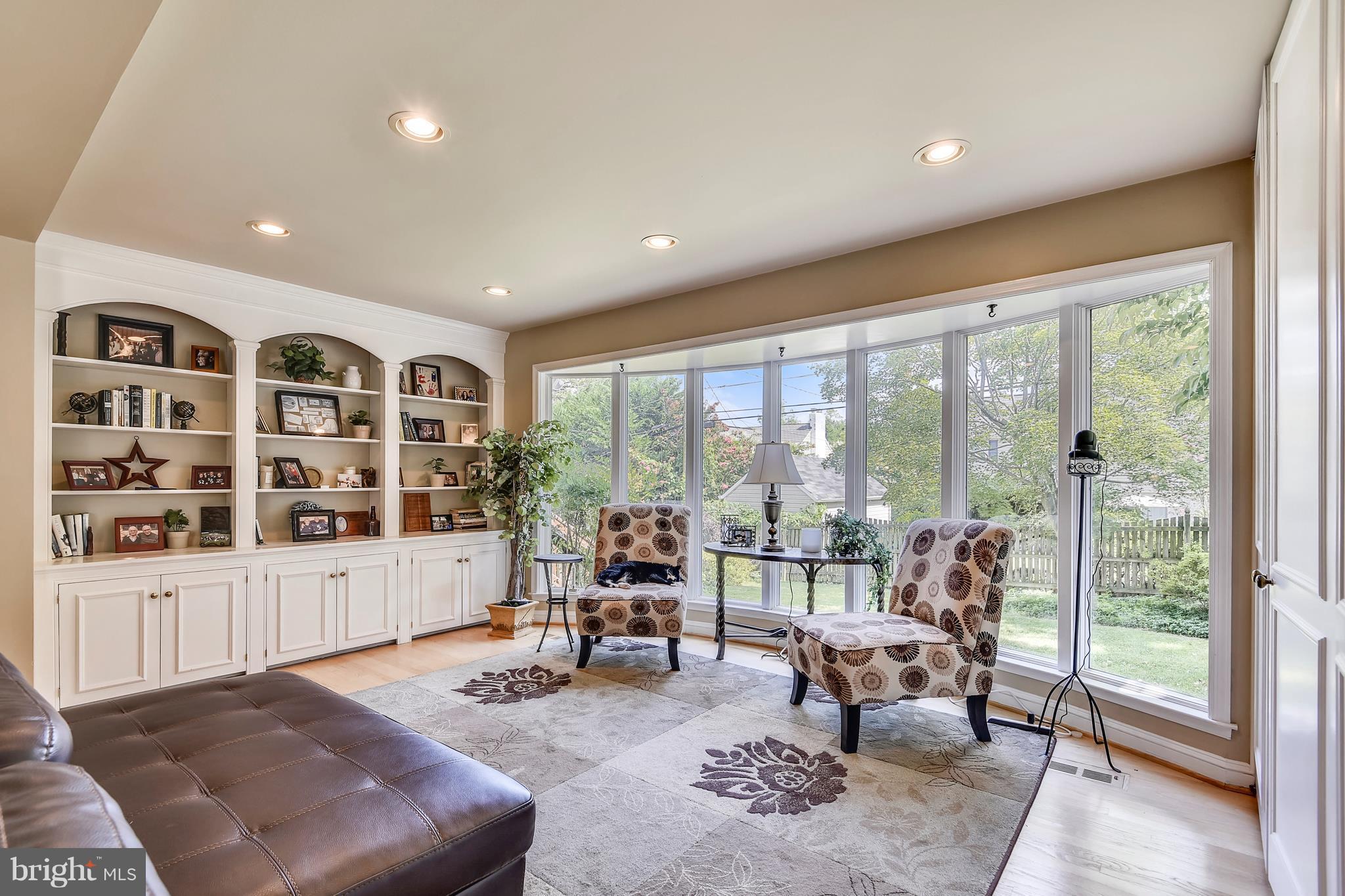 305 Weatherbee Road Baltimore, MD 21286 - Photo 4 of 20 Living Room