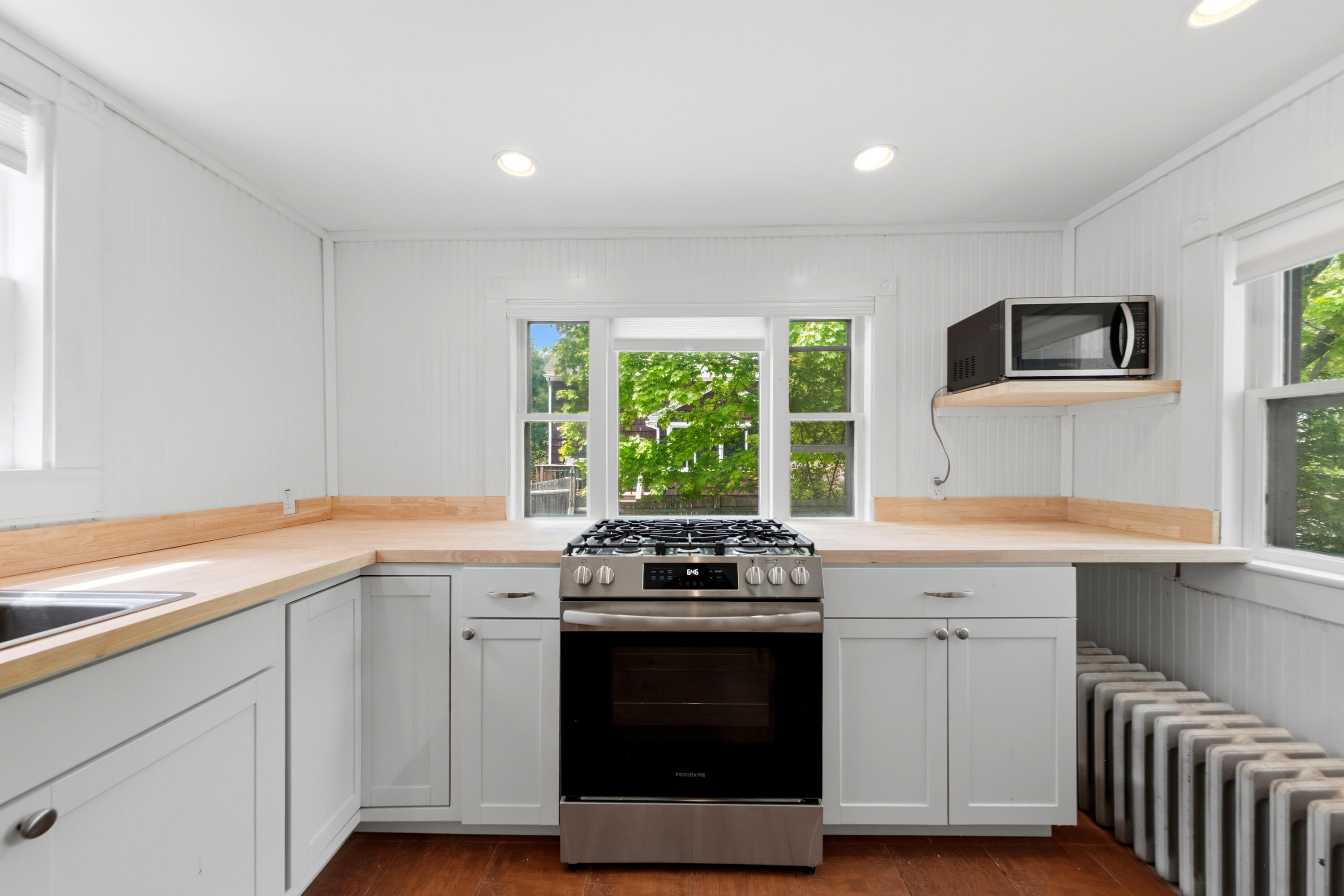 20 Chestnut Street Rockland, ME 04841 - Photo 3 of 52 45- 20 Chestnut Street - Rockland- JAC