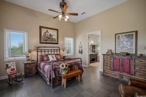 $1,175,000 | 165 Settlers Way North, Comfort, TX 78013