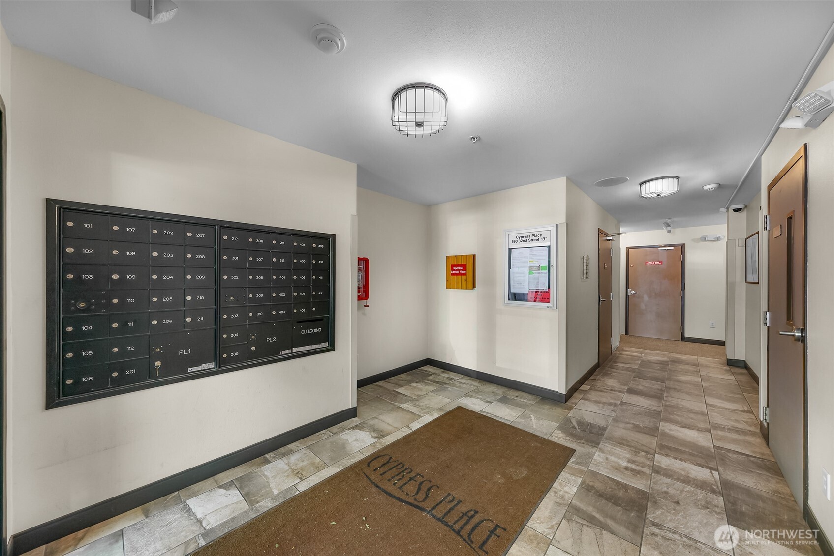 700 32nd Street, Unit A309 Bellingham, WA 98225 - Photo 24 of 28 a view of a hallway with entryway