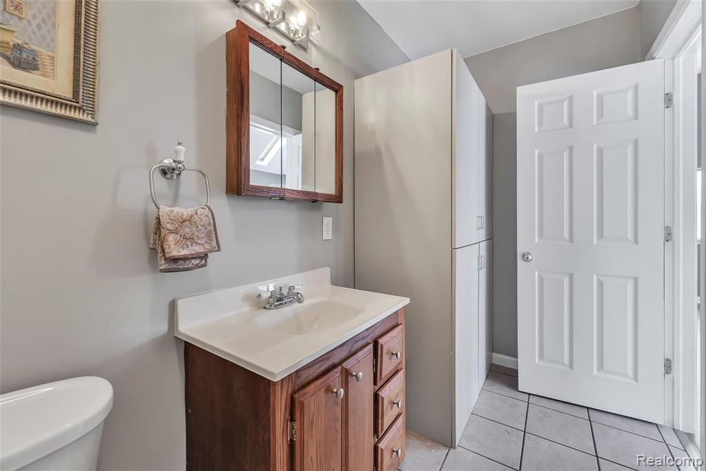 2081 Gray Road Lapeer, MI 48446 - Photo 19 of 34