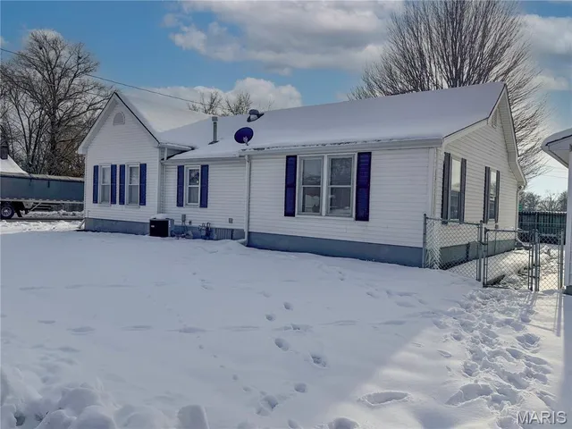 $96,000 | 302 South O'Bannon Street, Raymond, IL 62560