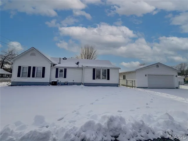 $96,000 | 302 South O'Bannon Street, Raymond, IL 62560