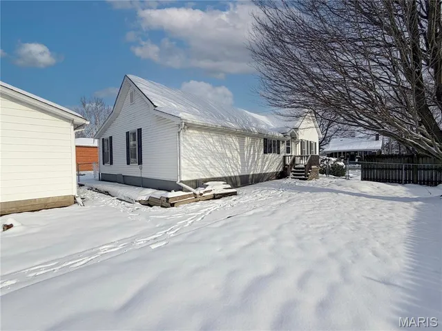 $96,000 | 302 South O'Bannon Street, Raymond, IL 62560