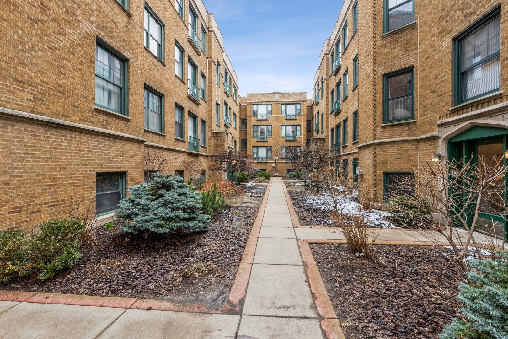 7023 North Sheridan Road, Unit 2E Chicago, IL 60626 - Photo 1 of 10 a view of a pathway both side of building