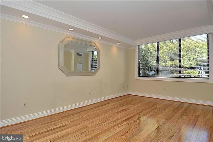 5225 Pooks Hill Road, Unit 103S Bethesda, MD 20814 - Photo 5 of 23 Living Room