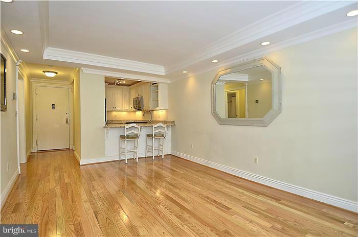 5225 Pooks Hill Road, Unit 103S Bethesda, MD 20814 - Photo 6 of 23 Living Room