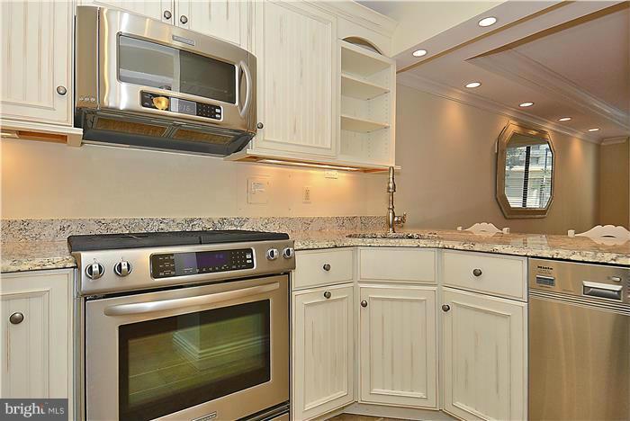 5225 Pooks Hill Road, Unit 103S Bethesda, MD 20814 - Photo 7 of 23 Kitchen