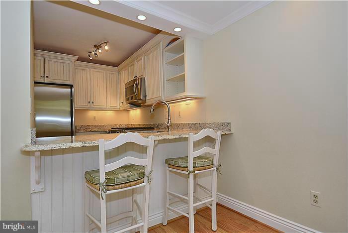 5225 Pooks Hill Road, Unit 103S Bethesda, MD 20814 - Photo 8 of 23 Living Room