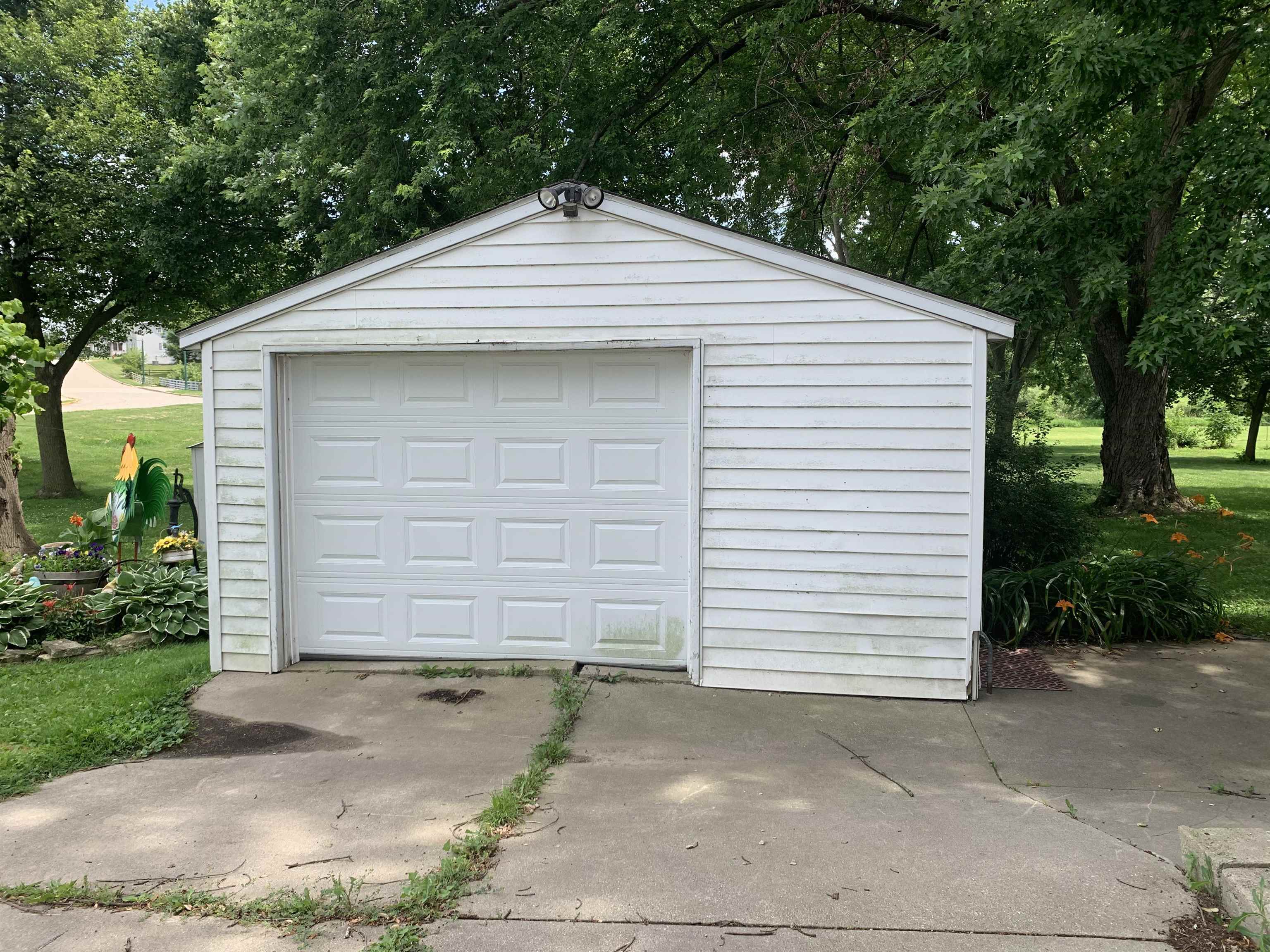 641 South Center Street Beaver Dam, WI 53916 - Photo 4 of 51