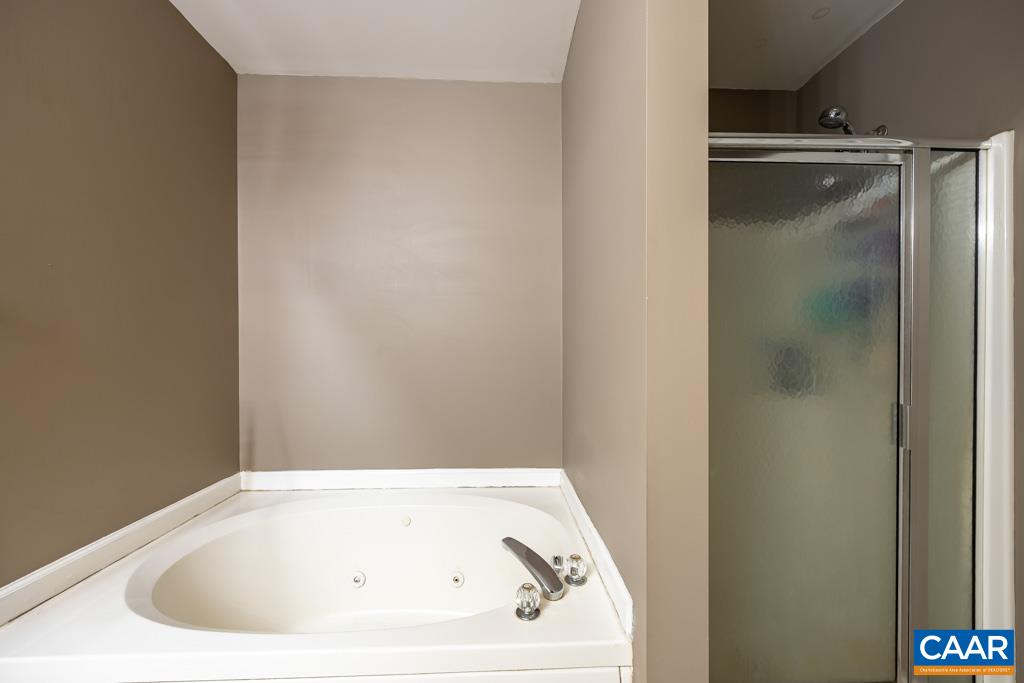 1605 Beautiful Run Road Aroda, VA 22709 - Photo 36 of 63 a bathroom with a tub