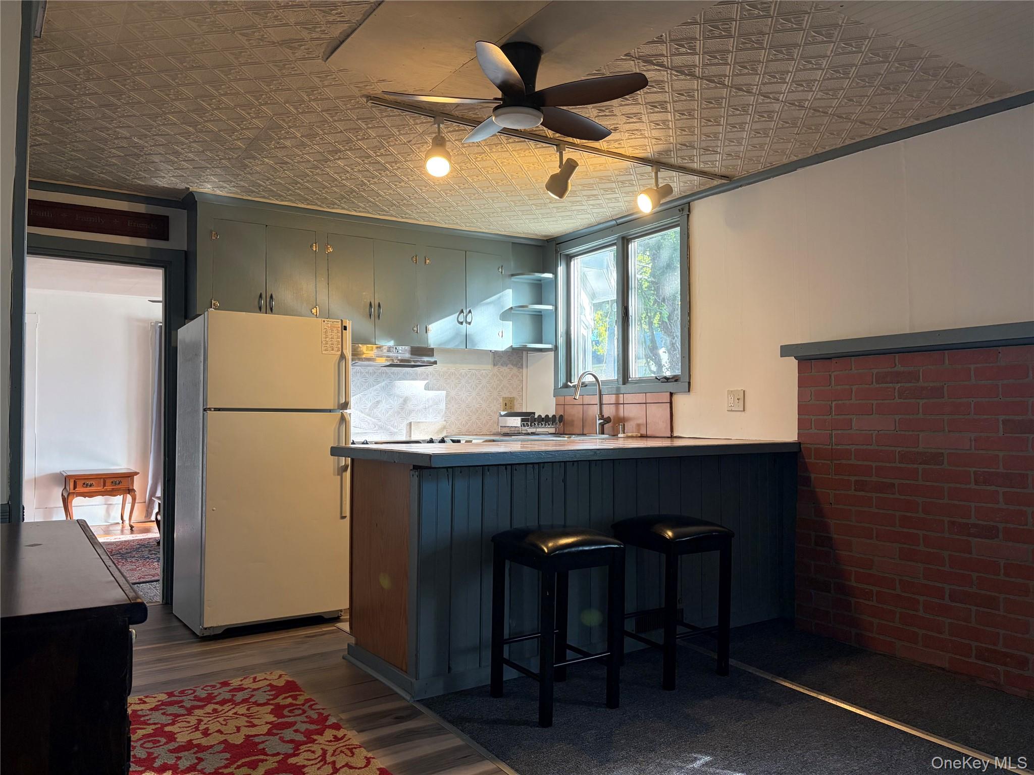 549 Main Road, Unit B Aquebogue, NY 11901 - Photo 3 of 12 Gallery Image 3