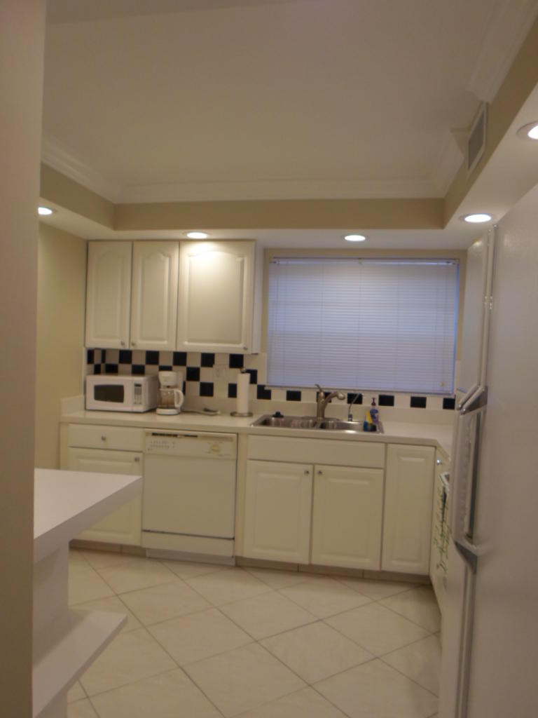 204 Capri East Delray Beach, FL 33484 - Photo 5 of 21 2016-02-02 02.39.19
