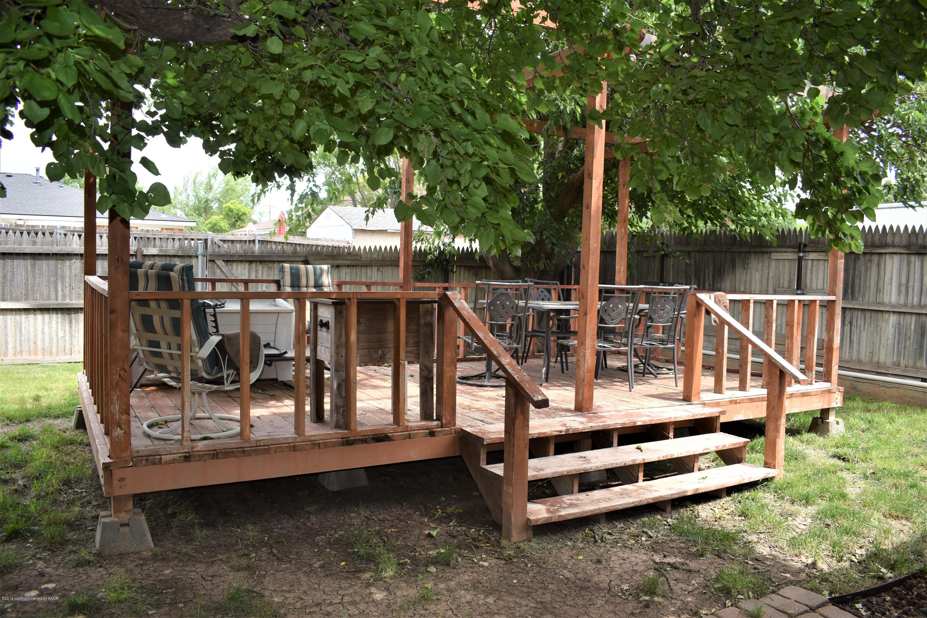 7902 Gerald Drive Amarillo, TX 79121 - Photo 15 of 17 a view of outdoor space and deck