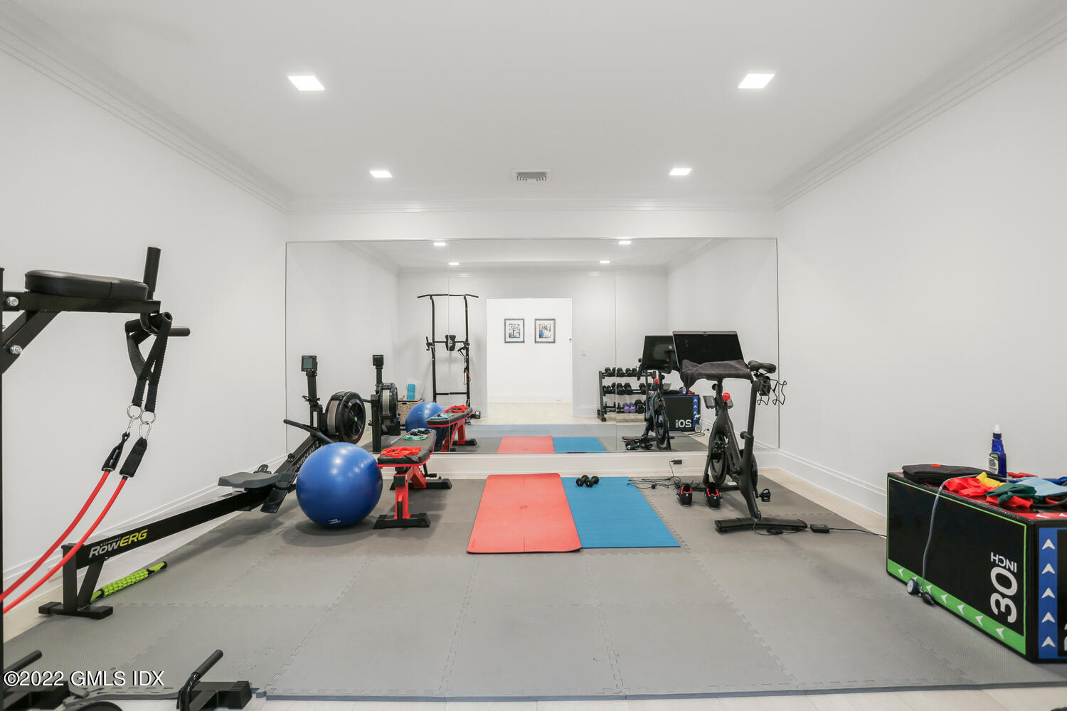 11 Turner Drive Greenwich, CT 06831 - Photo 26 of 35 a room with furniture and white walls