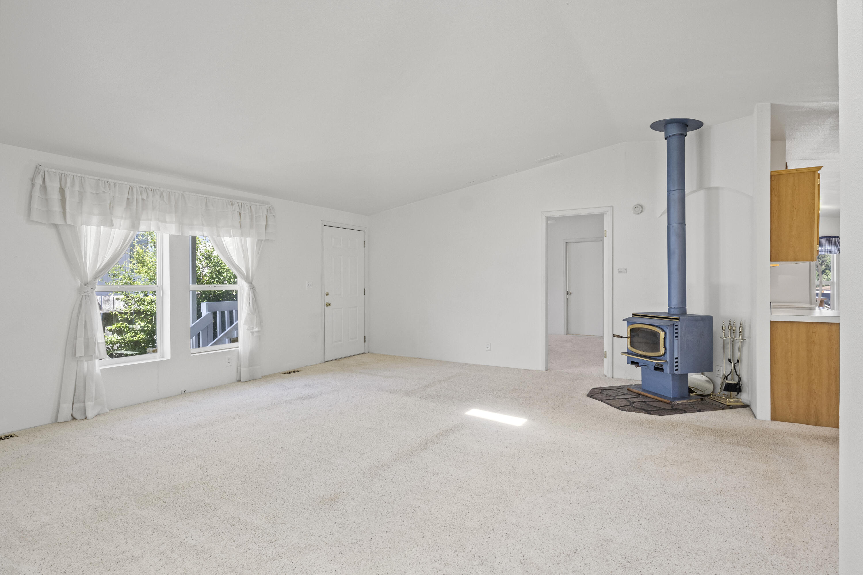 8401 Old Stage Road, Unit 23 Central Point, OR 97502 - Photo 6 of 24 15-IMG_5181