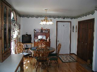 2518 Fix Road Monroe, MI 48162 - Photo 15 of 18 Kitchen Eating Area