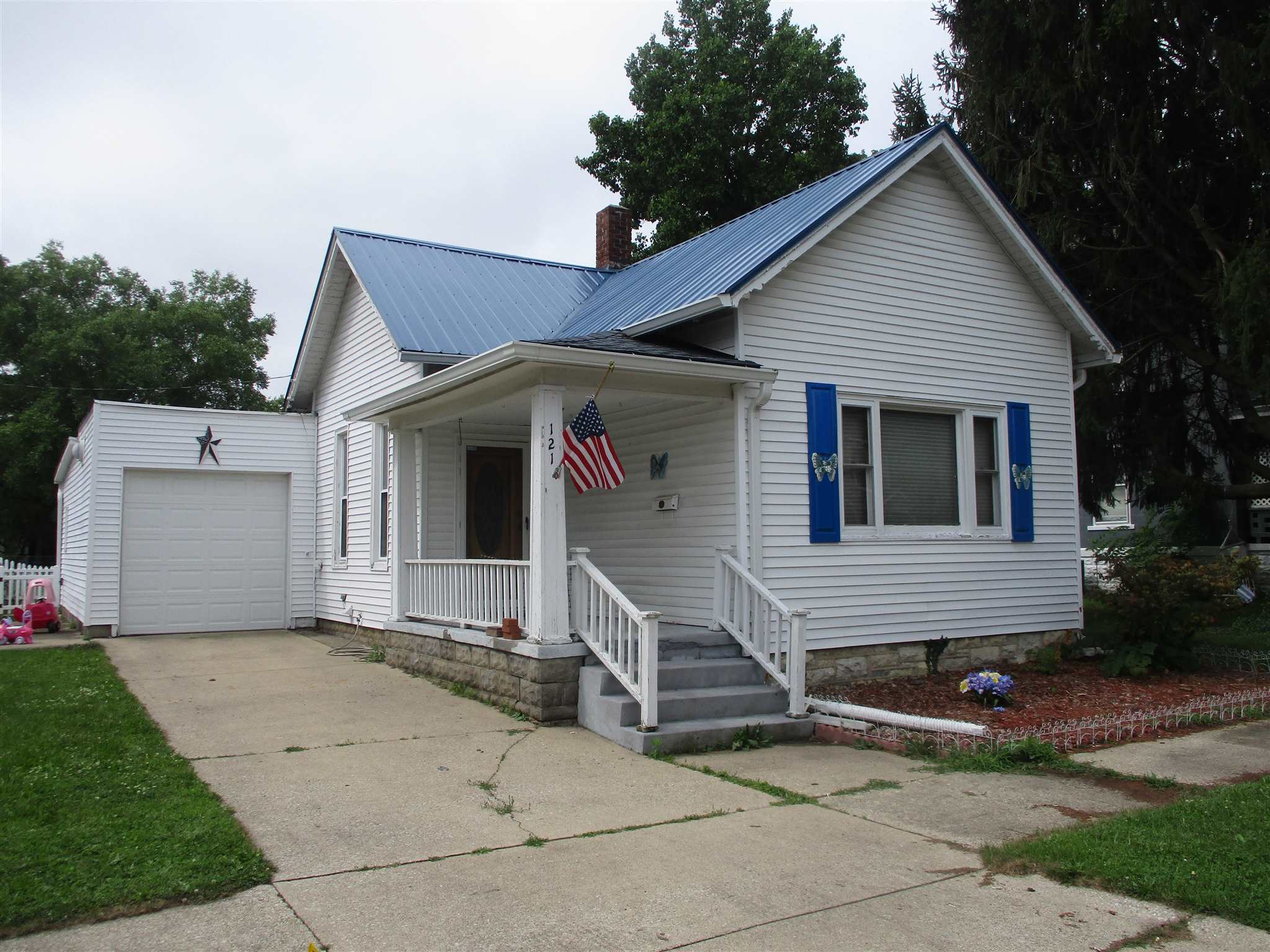121 West 3rd Street Rochester, IN 46975 - Photo 1 of 11 Gallery Image 1