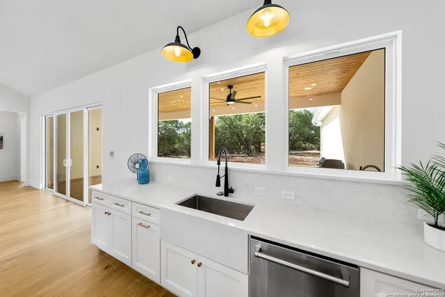 $818,000 | 456 Rio Azul Drive, Pipe Creek, TX 78063