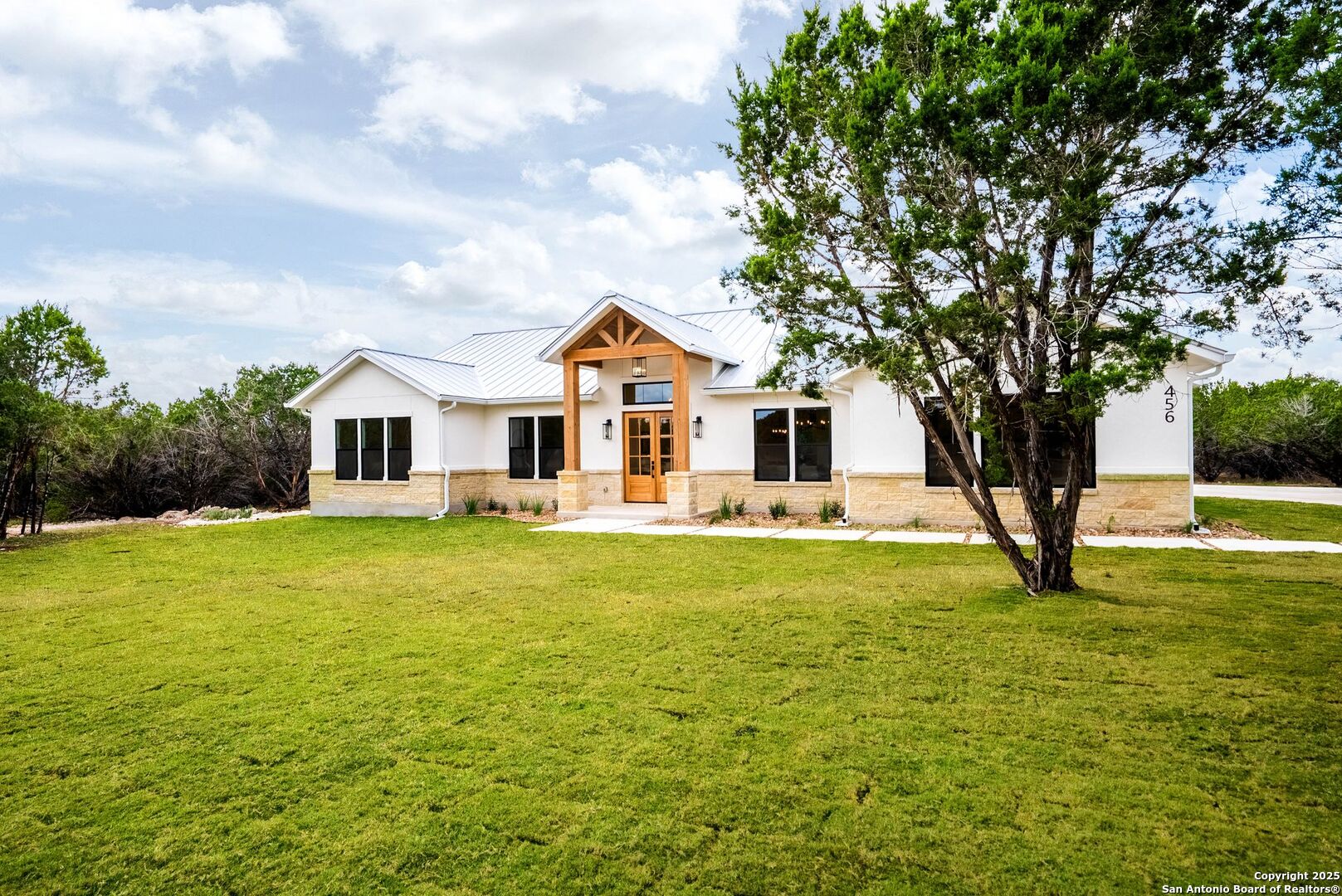 456 Rio Azul Drive Pipe Creek, TX 78063 - Photo 2 of 56