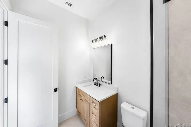 $818,000 | 456 Rio Azul Drive, Pipe Creek, TX 78063