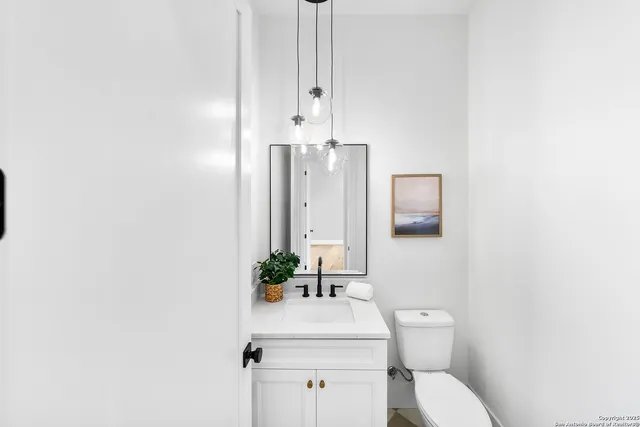 $818,000 | 456 Rio Azul Drive, Pipe Creek, TX 78063