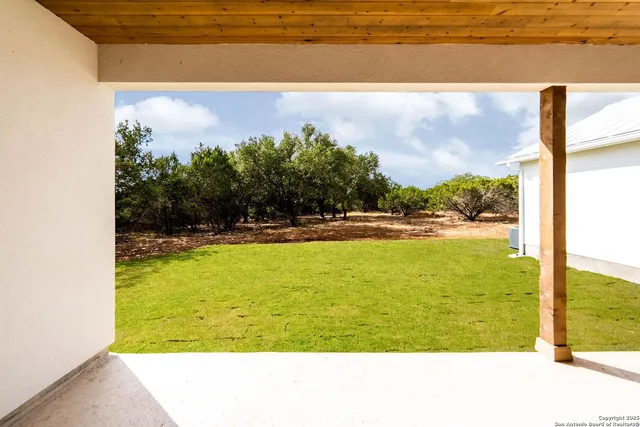 $818,000 | 456 Rio Azul Drive, Pipe Creek, TX 78063