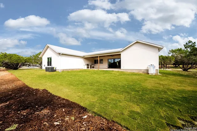 $818,000 | 456 Rio Azul Drive, Pipe Creek, TX 78063