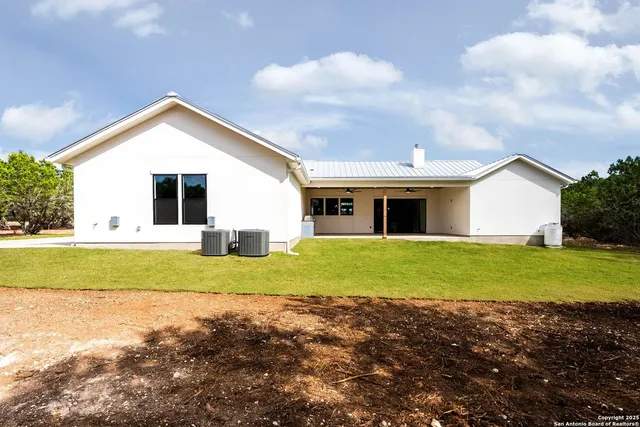 $818,000 | 456 Rio Azul Drive, Pipe Creek, TX 78063