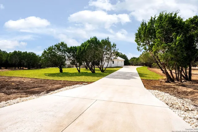 $818,000 | 456 Rio Azul Drive, Pipe Creek, TX 78063