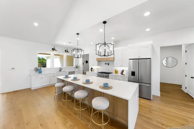 $818,000 | 456 Rio Azul Drive, Pipe Creek, TX 78063