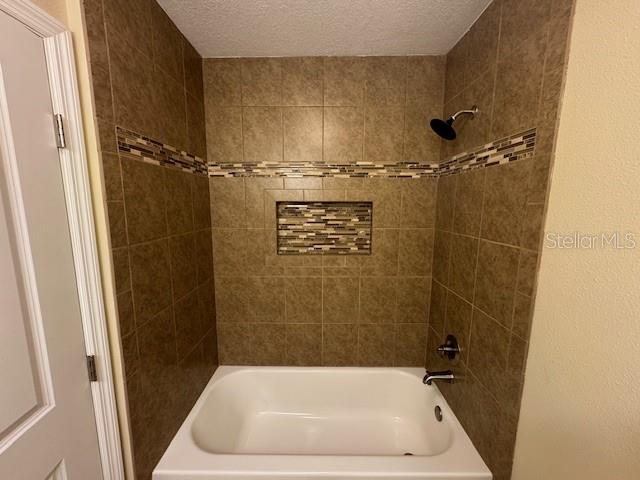 4825 Kimball Court East Lakeland, FL 33813 - Photo 13 of 26 a bathroom with a tub