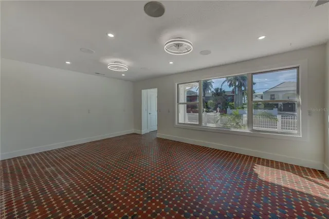 a view of livingroom with furniture