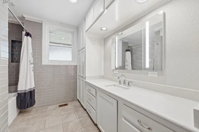 $950,000 | 111 East 2nd Street, Georgetown, TX 78626