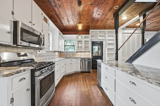 $950,000 | 111 East 2nd Street, Georgetown, TX 78626