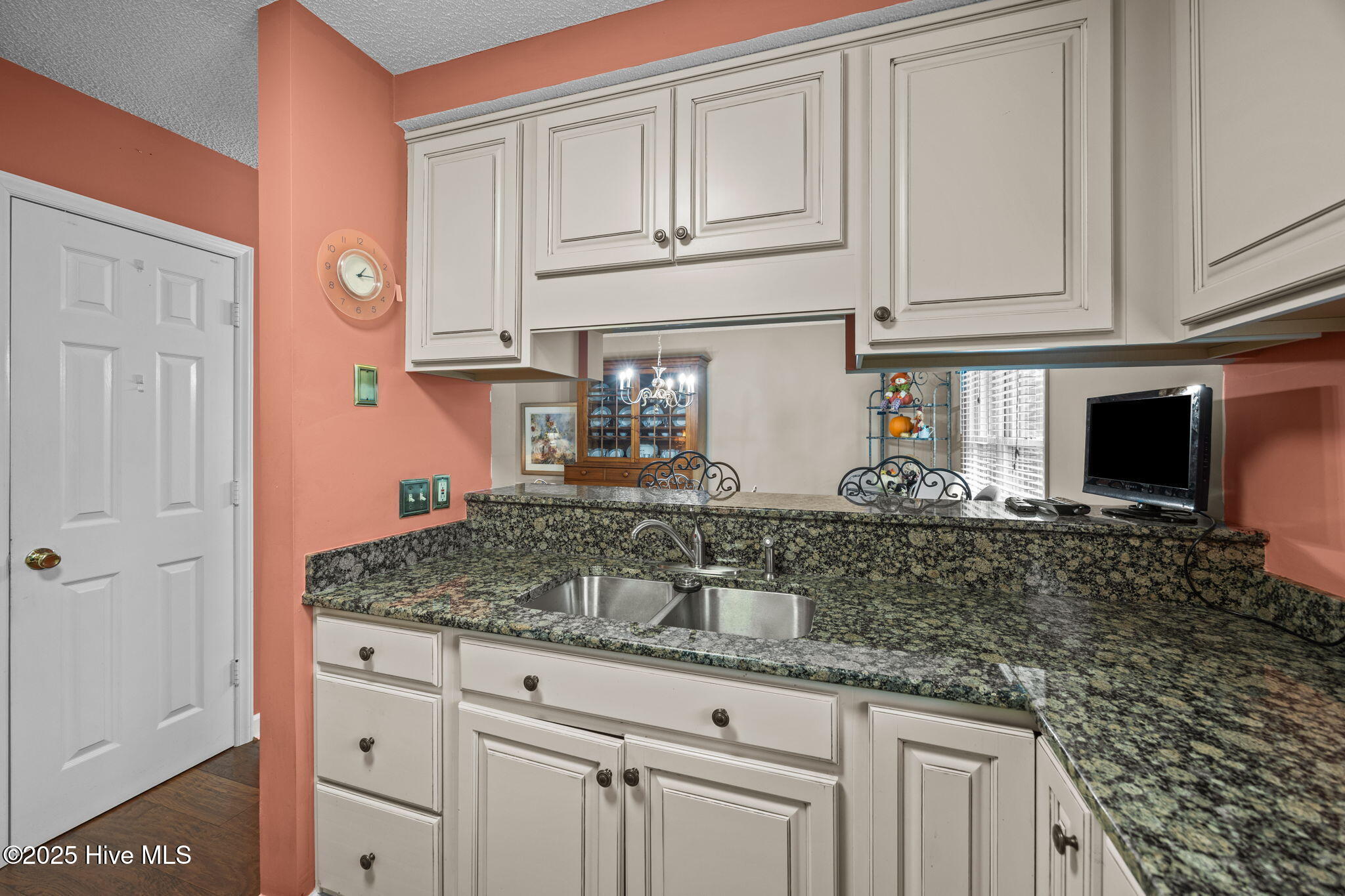 2015 Quail Ridge Road, Unit F Greenville, NC 27858 - Photo 27 of 34 28-web-or-mls-BLS_0075