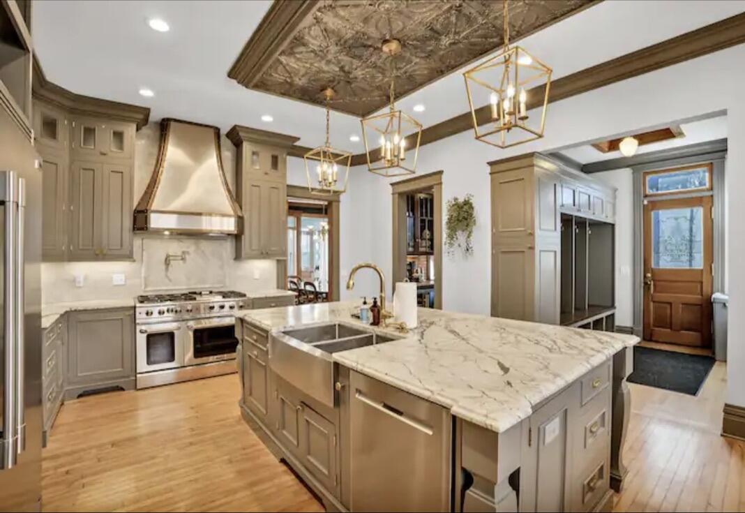 1520 College Avenue Racine, WI 53403 - Photo 11 of 36 Full Kitchen