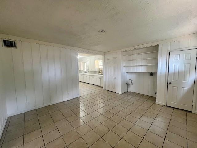 308 North Retta Street Fort Worth, TX 76111 - Photo 14 of 24 a view of an empty room and closet area