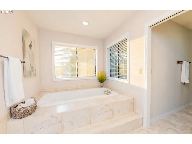 $949,900 | 16121 Northeast San Rafael Street, Portland, OR 97230