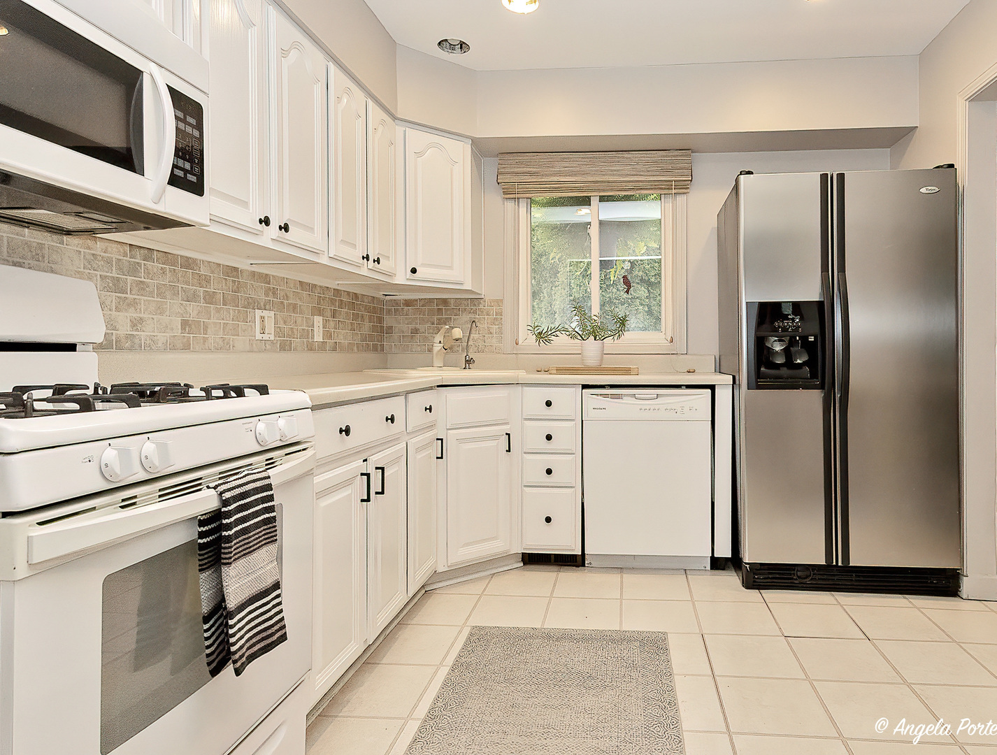 2007 Fairfield Road Lindenhurst, IL 60046 - Photo 8 of 19 Gallery Image 8