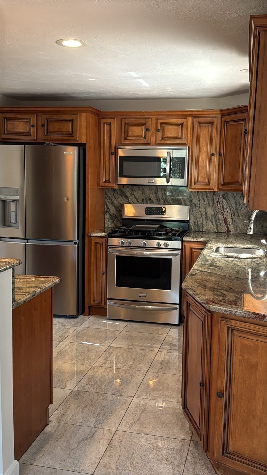 39 Westport Road Worcester, MA 01605 - Photo 12 of 40 Gallery Image 12