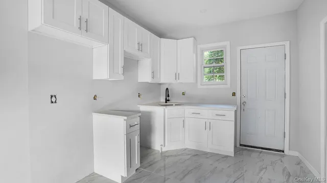 $650,000 | 2040 Washington Avenue | East Tremont