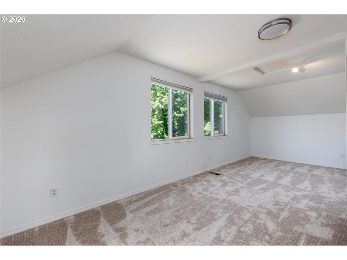 7025 Southwest 174th Avenue Beaverton, OR 97007 - Photo 24 of 38