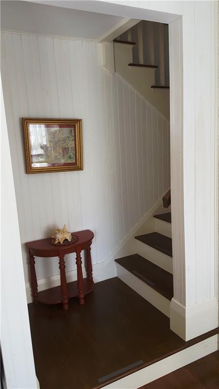 13 Murray Hill Road Boothbay, ME 04544 - Photo 15 of 24 stairwell