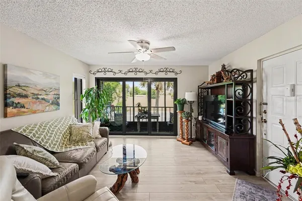 $170,999 | 1870 Pine Ridge Way West, Unit D2, Palm Harbor, FL 34684