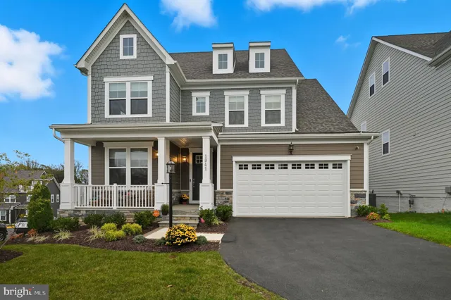 a front view of house with yard