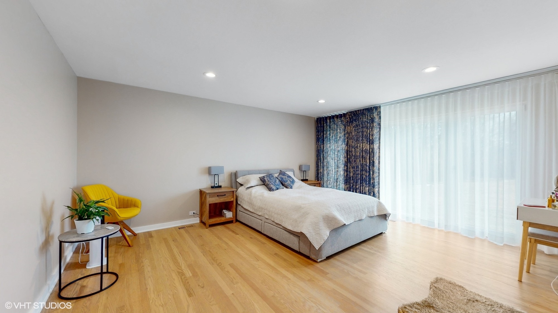 711 Lee Road Northbrook, IL 60062 - Photo 14 of 30 a bedroom with a bed and a table